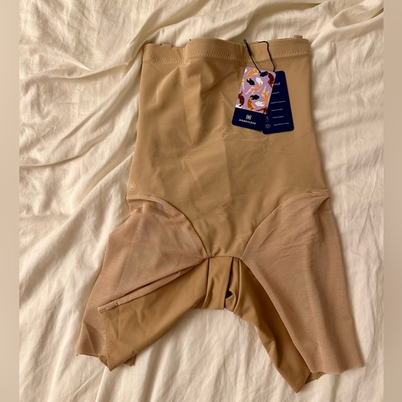 Honeylove Shapewear Short Size Small in Color Sand - Picture 5 of 6